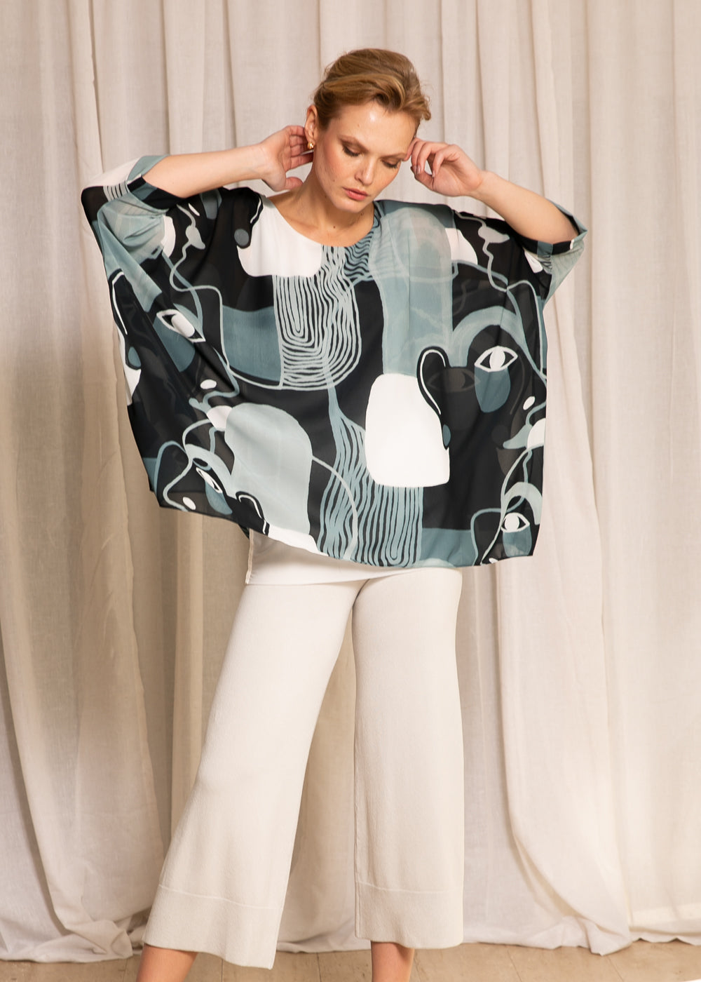 Capri Poncho in Narcissist - In Stock