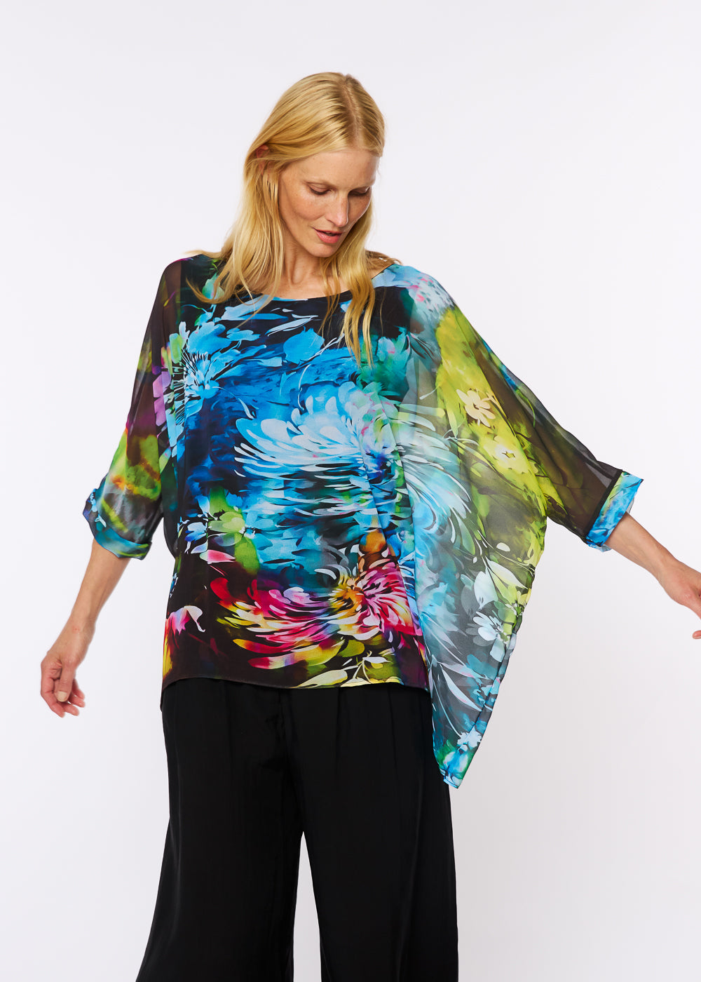 Capri Poncho in Noir Bouquet