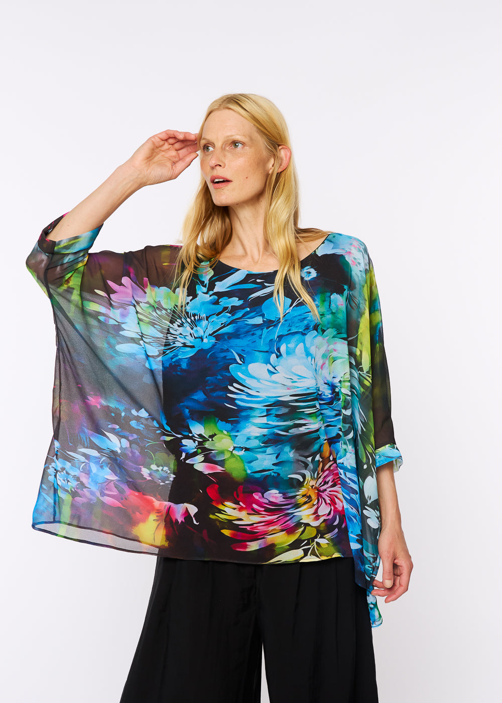 Capri Poncho in Noir Bouquet