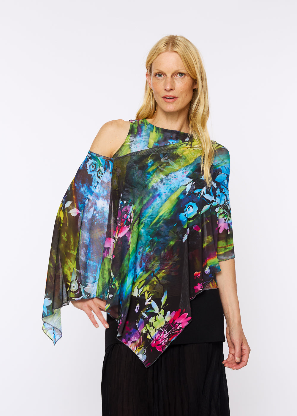 Mila Ponshawl in Noir Bouquet